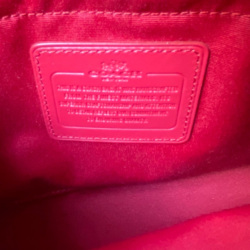 A Coach red leather quilted satchel handbag - Picture 6 of 8